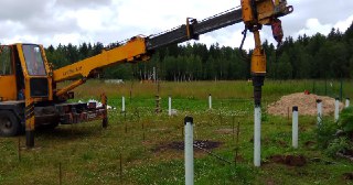 Закручивание винтовых свай в Петропавловск-Камчатский. Аренда машины для закручивания свай цена от 2961 руб